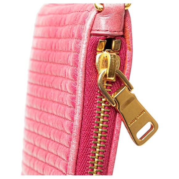 Miu Miu Pink Matelasse Lambskin Leather Clutch - Picture 8 of 9